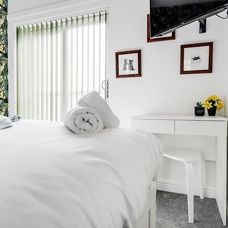 Buxton Apartment - 1 Bed, Free Parking, Wi-Fi Hazel Grove Екстер'єр фото