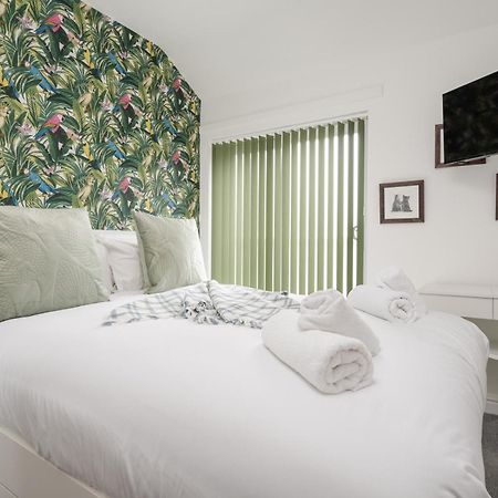 Buxton Apartment - 1 Bed, Free Parking, Wi-Fi Hazel Grove Екстер'єр фото