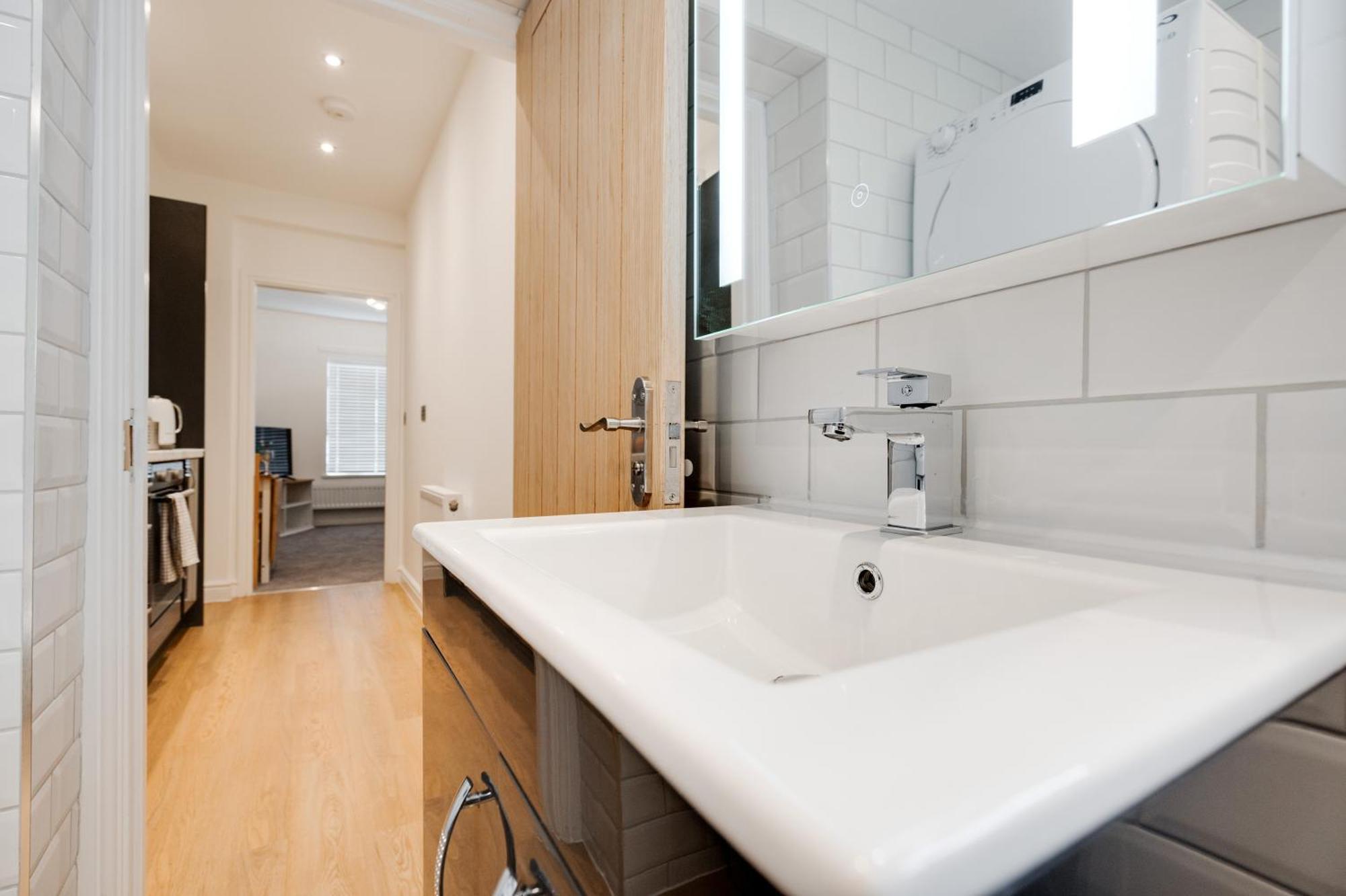 Buxton Apartment - 1 Bed, Free Parking, Wi-Fi Hazel Grove Екстер'єр фото